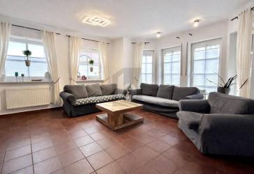 EINFAMILIENHAUS MIT WINTERGARTEN & PV