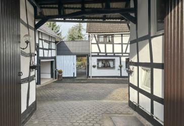 Gepflegte Hofanlage mit 2 Wohnhäusern, Nebengebäuden u.v.m. / Bauvorbescheid für 3. Wohnhaus