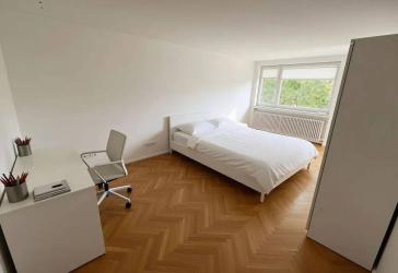 Möbliertes 24-m²-Zimmer mit Balkonzugang in neu gegründeter Studentinnen-WG – 5 Min zur Uni