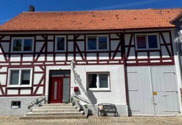 Charmantes Einfamilienhaus mit Scheune, Gartenhaus und Sommerküche