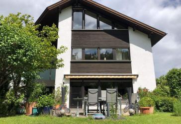 Besonderes Zweifamilienhaus in beliebter naturnaher Wohnlage von RT - Ohmenhausen ( Am Hasenberg )