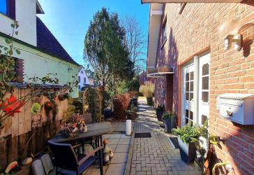 Maisonettewohnung im Grünen mit Sitzplatz im Garten