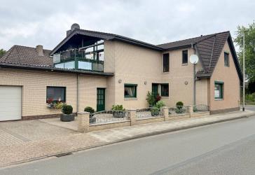 Zweifamilienhaus mit Gewerbefläche