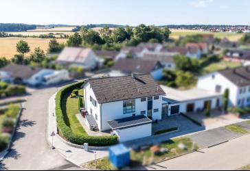 ***Großzügiges Familienhaus mit 255 m² Wohnfläche & großem Garten***