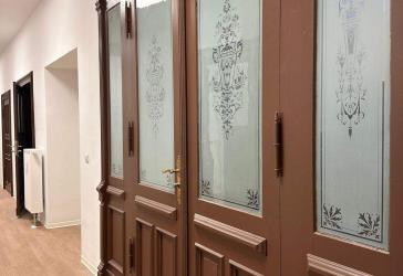 Repräsentative Gewerbefläche im sanierten Altbau – Arbeiten mit Stil in der „Alten Tischlerei“