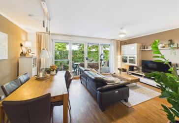 Barrierefreie Erdgeschosswohnung mit schönem Garten und Tiefgaragenstellplatz in begehrter Lage