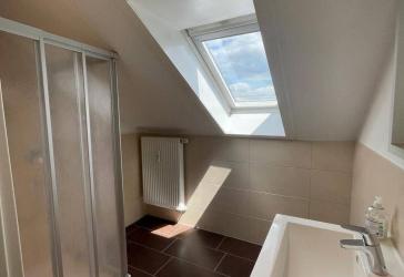 Renovierte 3-Zimmer-DG-Wohnung in SOB – Ideal für Lehrkräfte & Pendler (inkl. Garage)