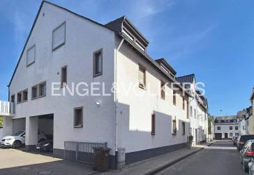 Zweifamilienhaus mit Ausbaupotenzial in guter Lage von Koblenz