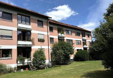 2,5-Zimmer-Dachgeschoss-Wohnung mit Südbalkon und PKW-Stellplatz in beliebter und ruhiger Lage von Möhrendorf