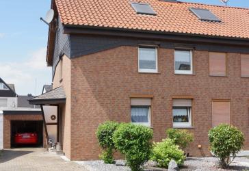 Gemütliche Doppelhaushälfte mit Garage und einem schönen Garten in ruhiger Lage
