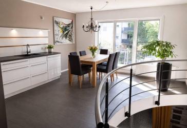 Hochwertige Maisonette-Wohnung mit Terasse, Balkon & Tiefgarage