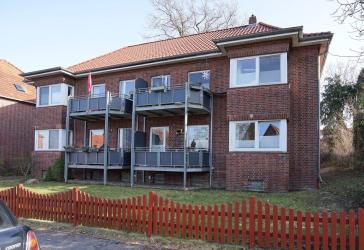 Teilsaniertes Mehrfamilienhaus in Stade mit Ausbaupotential