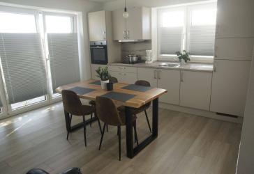 Moderne 2-Zimmer-Neubauwohnung (2024) mit großem Wohn-/Essbereich