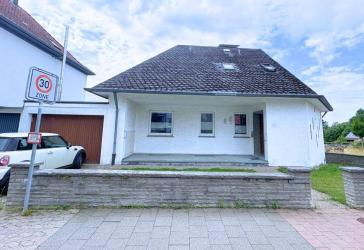 Großzügiges Zweifamilienhaus mit vermieteter Wohneinheit