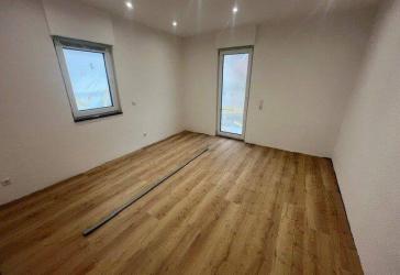 Esslingen-Stadtzentrum: Frisch sanierte 3-Zimmer Wohnung mit neuer EBK!