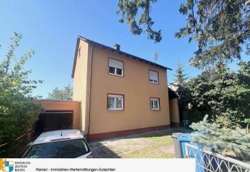Zweifamilienhaus mit Garage in zentraler Lage von Neumarkt