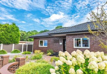 Ein Zuhause zum Abschalten - Exklusiver Bungalow mit Gartenidylle, Pool und Sauna!