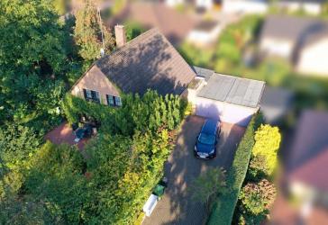 Gepflegtes Wohnhaus mit zwei Garagen in guter Wohnlage von Großenkneten