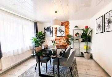 Stilvolles Einfamilienhaus mit Südterrasse, Scheune und vielseitigem Raumangebot
