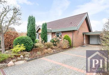 Stilvolles Einfamilienhaus mit 230m² Wohn-und Nutzfläche, Doppelcarport und traumhaftem Garten