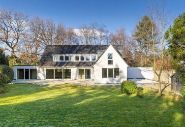 Großzügiges Einfamilienhaus mit Potential im Alt-Hahnwald