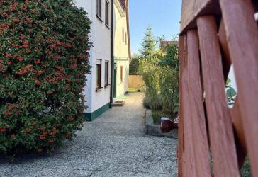 Einzugsbereit sanierte Doppelhaushälfte mit Garten - 100 m² Wohnfläche, Garage in Zirndorf