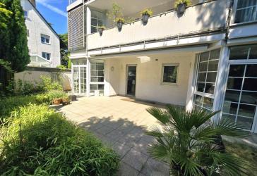 Exklusive Haus-im-Haus-Wohnung mit traumhaftem Privatgarten in Bestlage von Sachsenhausen