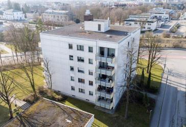 Gepflegte 3-Zimmer-Wohnung im obersten Geschoss mit Balkon und Tiefgarage in Unterschleißheim