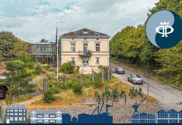 Herrschaftliches Wohnen am Falklandeck: Exklusive EG-Wohnung im neoklassizistischen Altbau-Traum nahe der Förde!