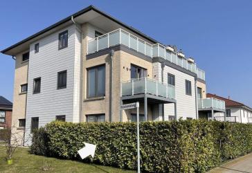 Neuwertige Erdgeschosswohnung mit Terrasse in Husum