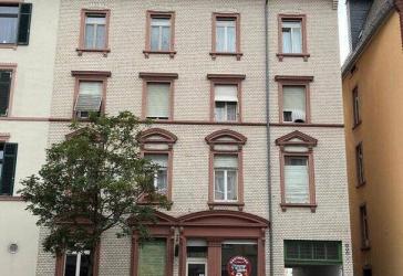 Lamboy: 5 Zimmer in ruhigem Hinterhaus
