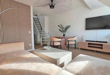 Renovierte Dachgeschosswohnung mit Westbalkon