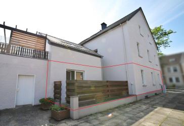 == Schöne Erdgeschosswohnung inkl. Terrasse in zentraler Lage ==