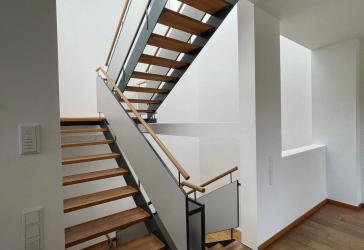 Doppelhausvilla mit Einliegerwohnung und unverbaubarem Blick ins Grüne in Bestlage von Meerbusch-Strümp