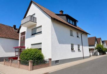 Eigentumswohnung Großzügige 4-Zimmer-Wohnung mit Balkon und Garage
