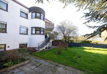 Großzügige 5-Zimmer-Wohnung mit drei Balkonen & Gartenmitnutzung ab 01.06. verfügbar