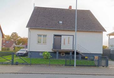 Gepflegtes 8-Zi-Zweifamilienhaus mit Garten, 3 Stellplätzen und großem Keller in Altwarmbüchen