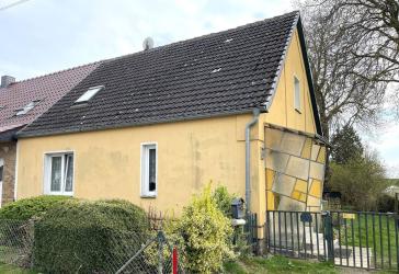 Reihenendhaus mit großem Grundstück in Jahmen bei Laage, ca. 35 Autominuten von Rostock entfernt