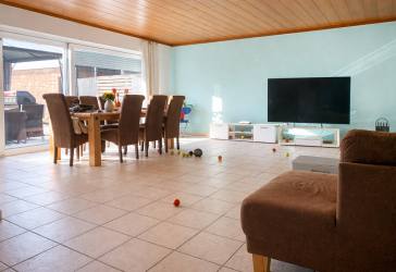 Sehr großzügiger Bungalow in 48366 Laer bei Münster mit 183 m² Wfl., 7 Zimmern, auf einem 804 m² großen Südwestgrundstück mit Doppelcarport + Garage !