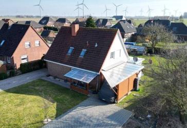 Nordseenahes Einfamilienhaus bei Friedrichskoog mit Wohnmobil-Carport und Platz fürs Hobby
