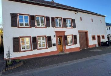Bauernhaus mit Scheunen und viel Potenzial direkt an der Grenze L-Remich