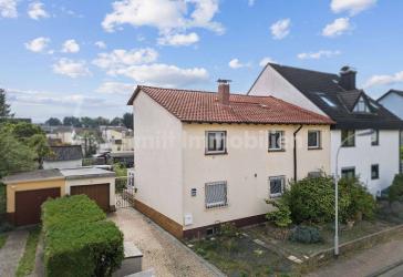 Zweifamilienhaus in familienfreundlicher Lage