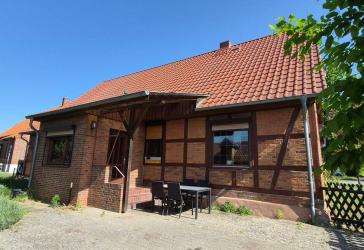 Stadtnah und ländlich zugleich - Charmantes EFH und Nebengelass mit viel Potenzial