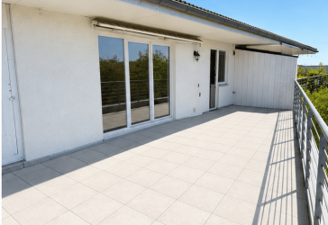 Dachgeschosswohnung (2 Zi.) mit großer Dachterrasse von privat