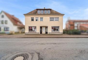 Wohn- und Geschäftshaus mit Garagen und Stellplätzen in zentraler Lage von Hagen im Bremischen