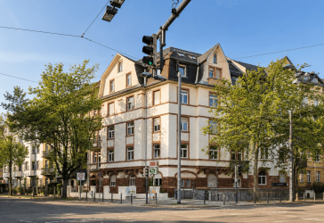 Erstbezug nach Sanierung - Einzigartige Altbauwohnung im Erdgeschoss in sehr guter Lage.