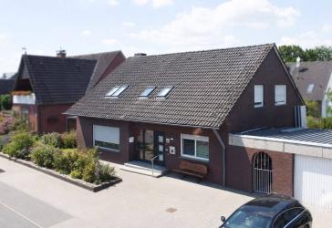Ihr neues Zuhause in Greven-Reckenfeld: Zweifamilienhaus mit Garage, Garten und Mieteinnahmen