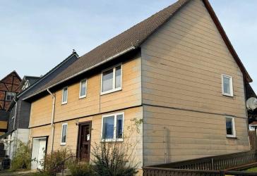 !PROVISIONSFREI! Einfamilienhaus in Staufenberg-Landwehrhagen (6 Zi) - wohnlich & gepflegt in der Dorfmitte ++ Balkon, Garten, Garage, Kaminanschluss,