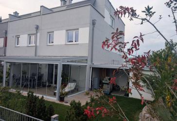 Exklusives Reiheneckhaus in Gersthofen: Energetisch, modern & mit Wellnessbereich und Wintergarten