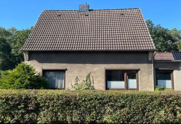 Einfamilienhaus mit Nebengebäude für Büro/ Lager